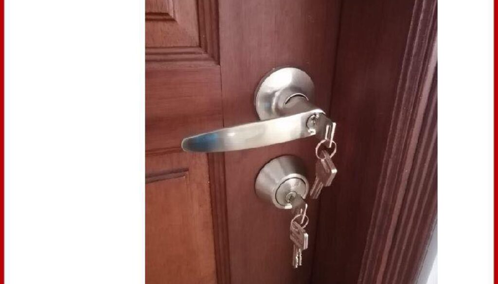 Lock Handle & Round Lock Installation At Balmoral Road