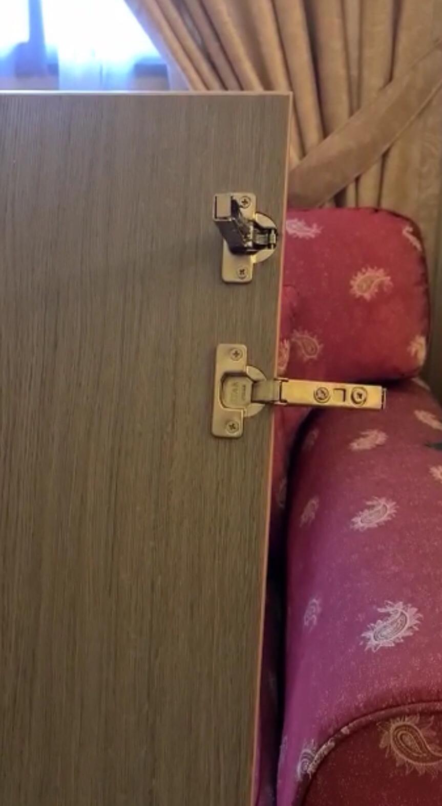 Cabinet Door Hinge Replacement In Yishun